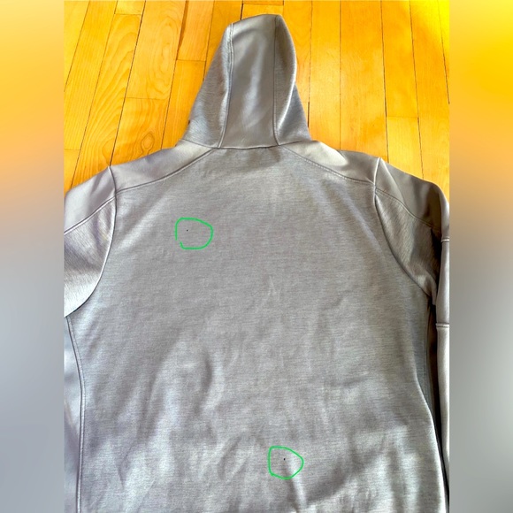 UA Men’s Hoodie - Picture 4 of 6